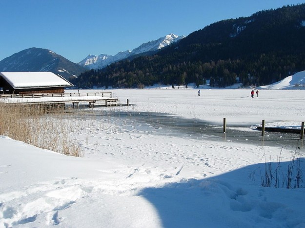 De Weissensee in de winter. Door Manuel Egger - Eigen werk. Bron: Wikipedia.nl